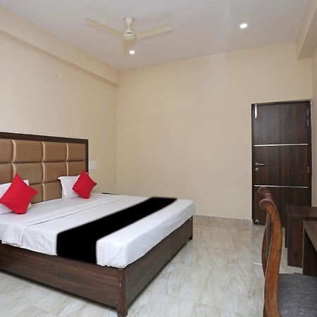 Capital O 37423 Golden Leaf Hotel Dehradun Ngoại thất bức ảnh