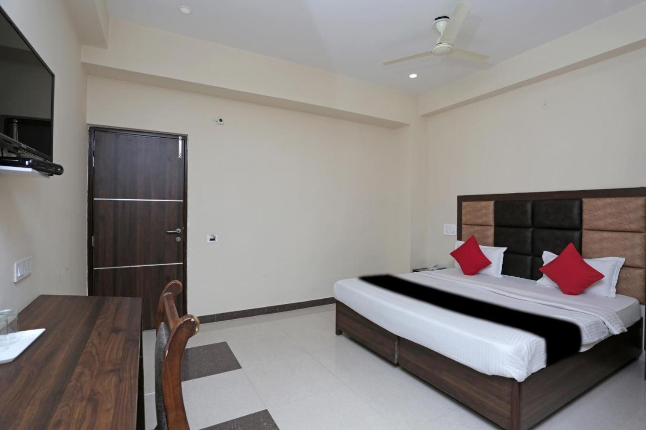 Capital O 37423 Golden Leaf Hotel Dehradun Ngoại thất bức ảnh
