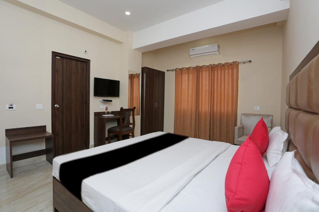 Capital O 37423 Golden Leaf Hotel Dehradun Ngoại thất bức ảnh