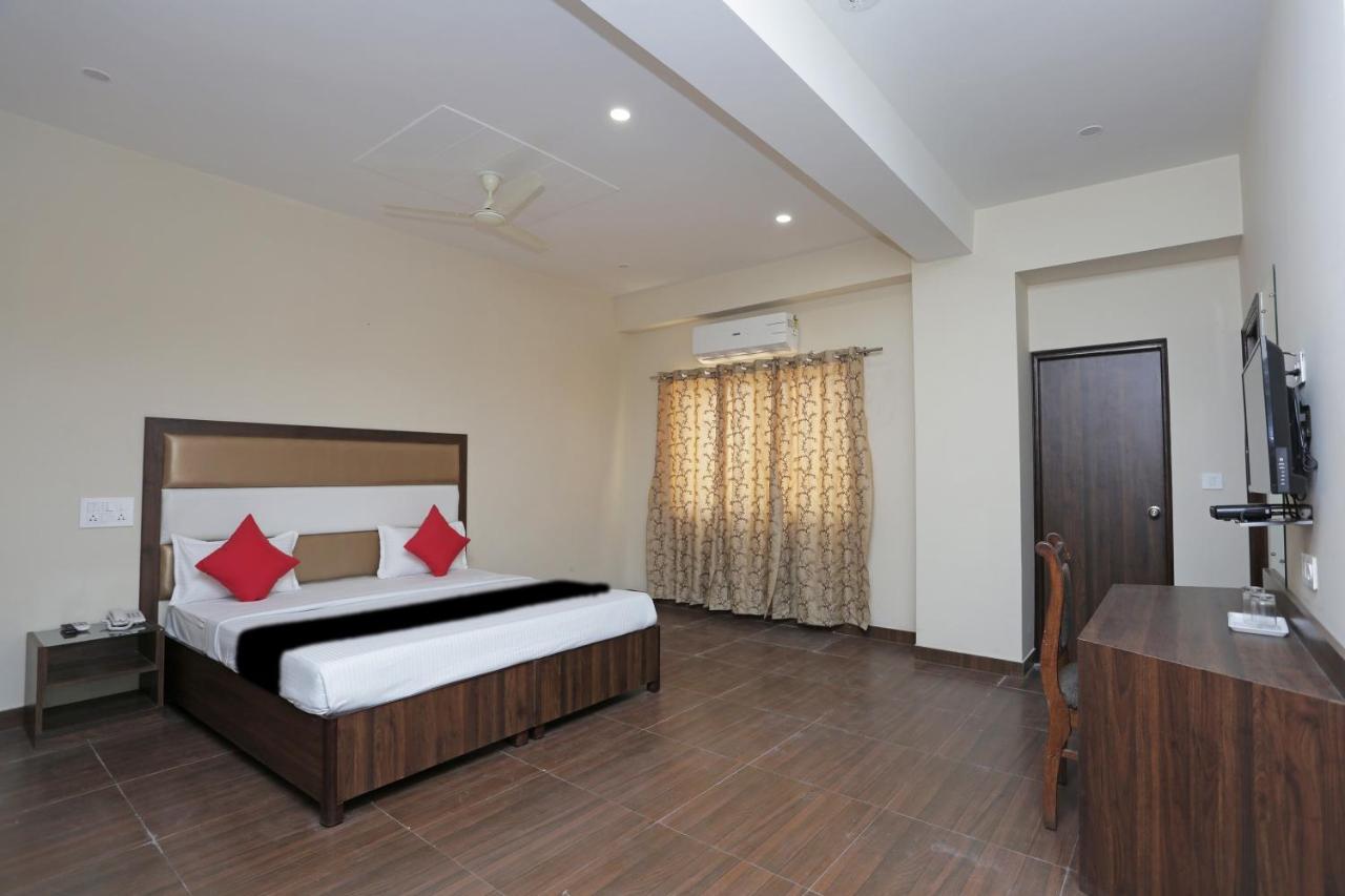 Capital O 37423 Golden Leaf Hotel Dehradun Ngoại thất bức ảnh