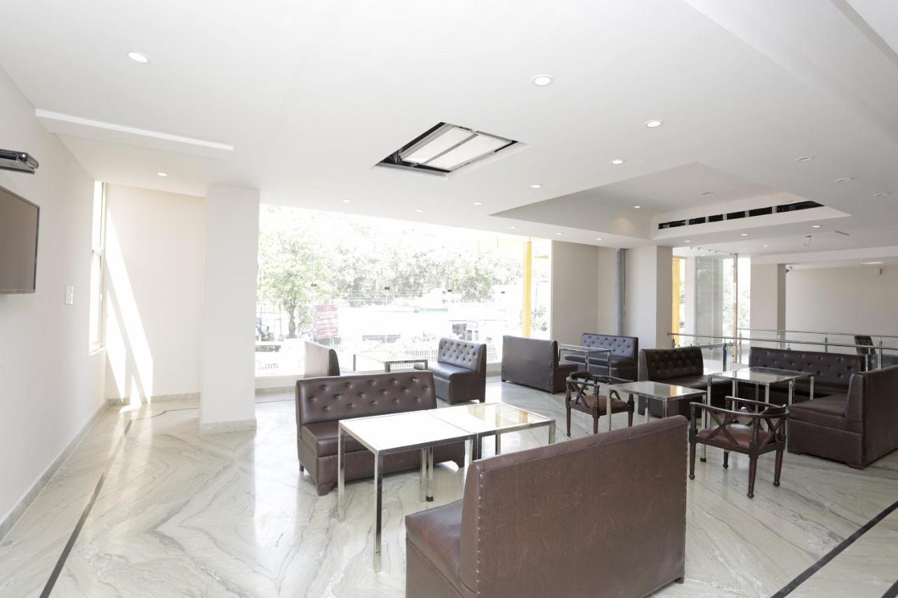 Capital O 37423 Golden Leaf Hotel Dehradun Ngoại thất bức ảnh