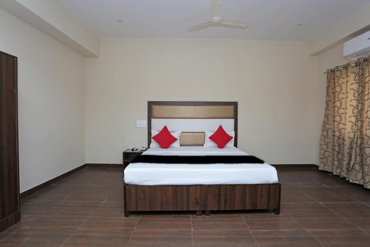 Capital O 37423 Golden Leaf Hotel Dehradun Ngoại thất bức ảnh