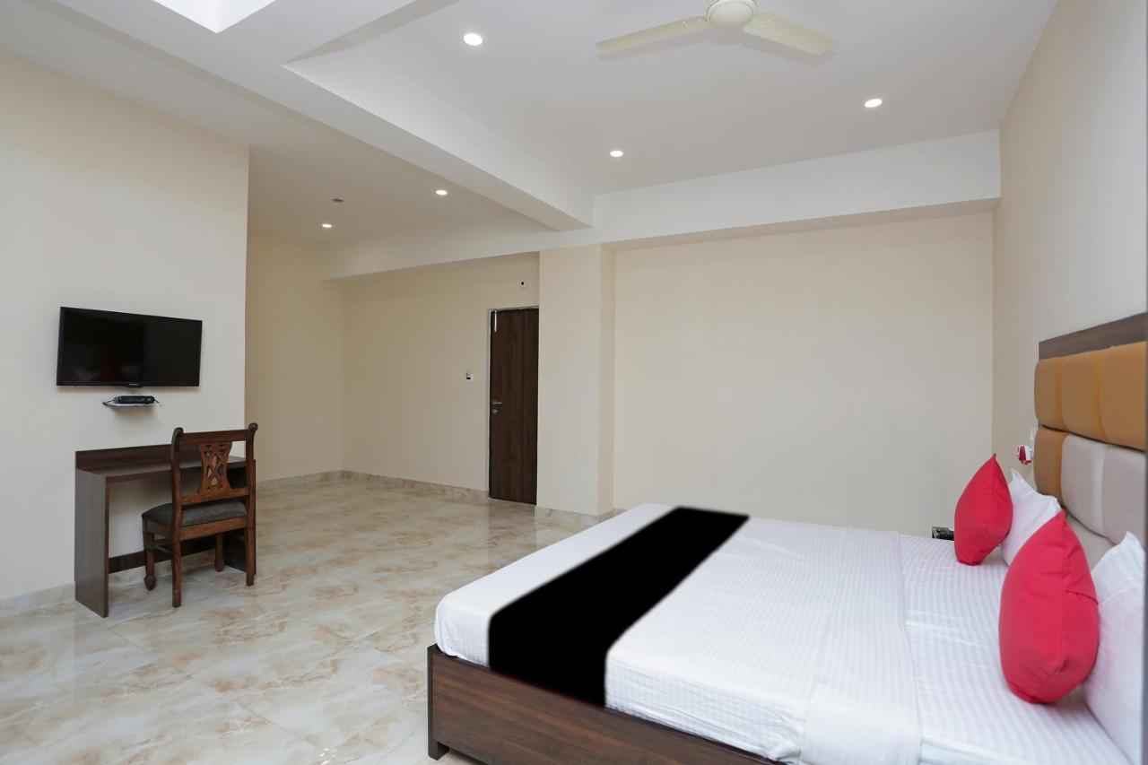 Capital O 37423 Golden Leaf Hotel Dehradun Ngoại thất bức ảnh