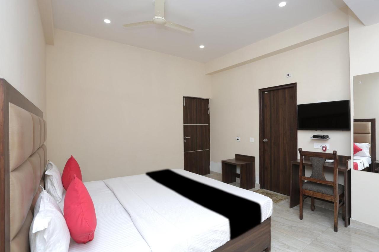 Capital O 37423 Golden Leaf Hotel Dehradun Ngoại thất bức ảnh