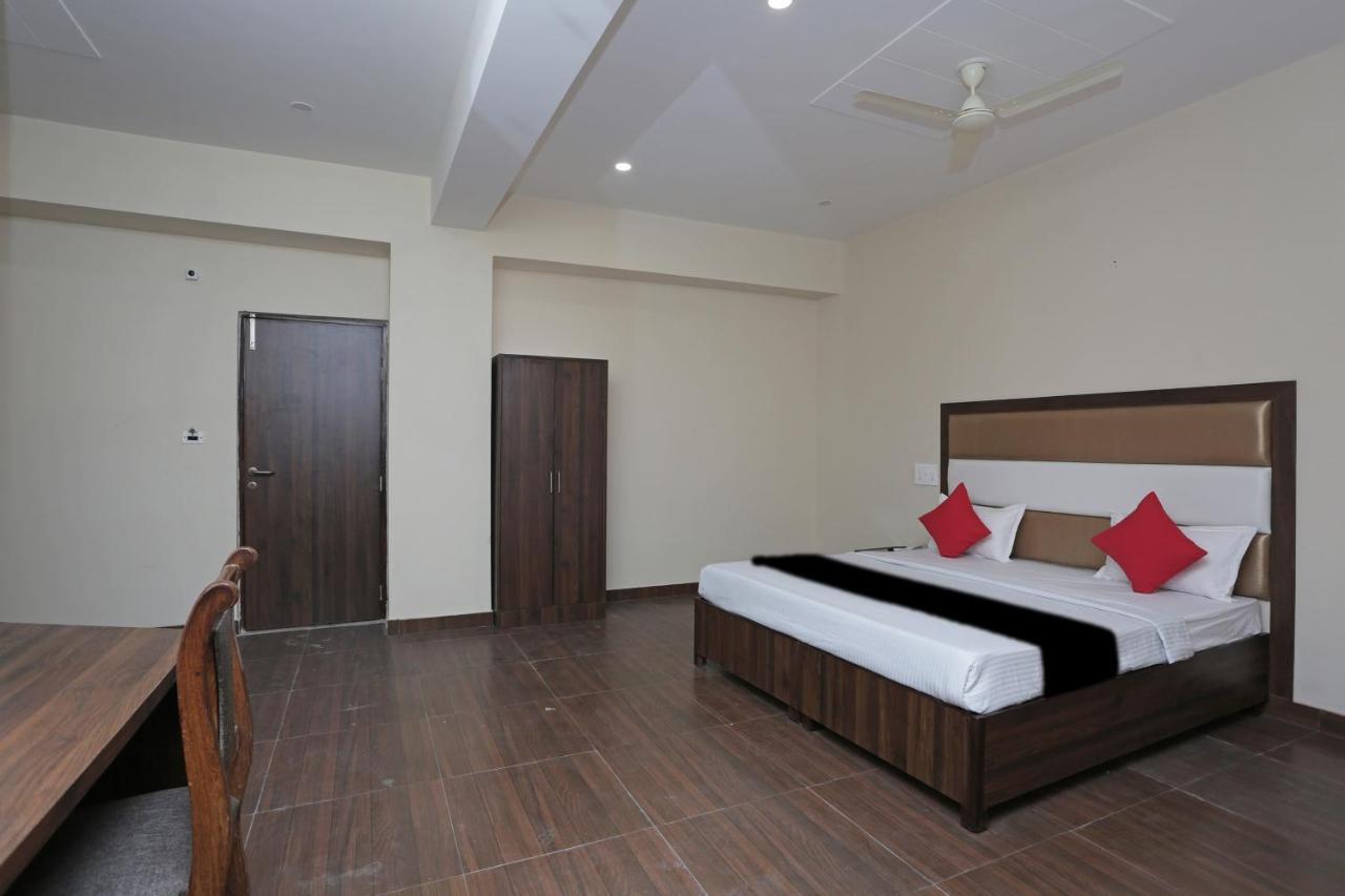 Capital O 37423 Golden Leaf Hotel Dehradun Ngoại thất bức ảnh