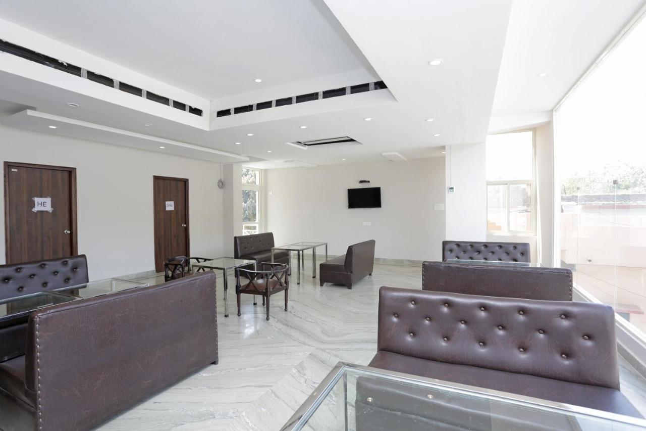 Capital O 37423 Golden Leaf Hotel Dehradun Ngoại thất bức ảnh