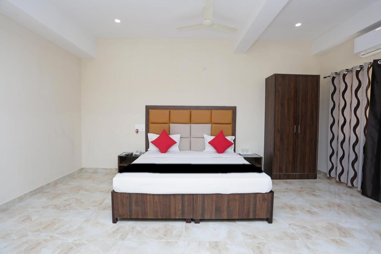 Capital O 37423 Golden Leaf Hotel Dehradun Ngoại thất bức ảnh