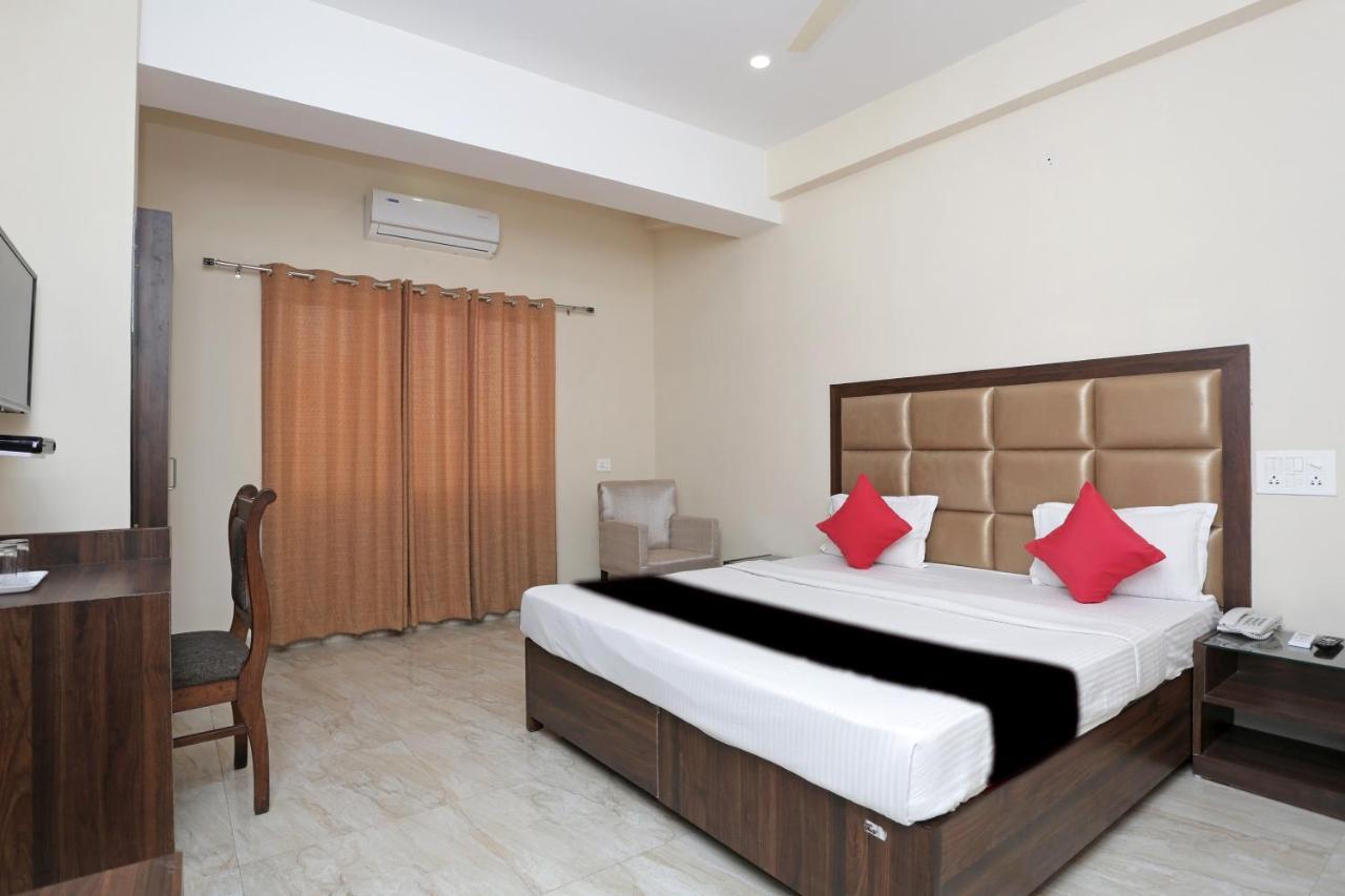 Capital O 37423 Golden Leaf Hotel Dehradun Ngoại thất bức ảnh